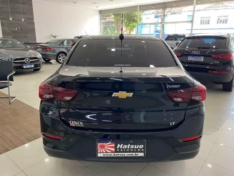 Chevrolet Onix Preto 4