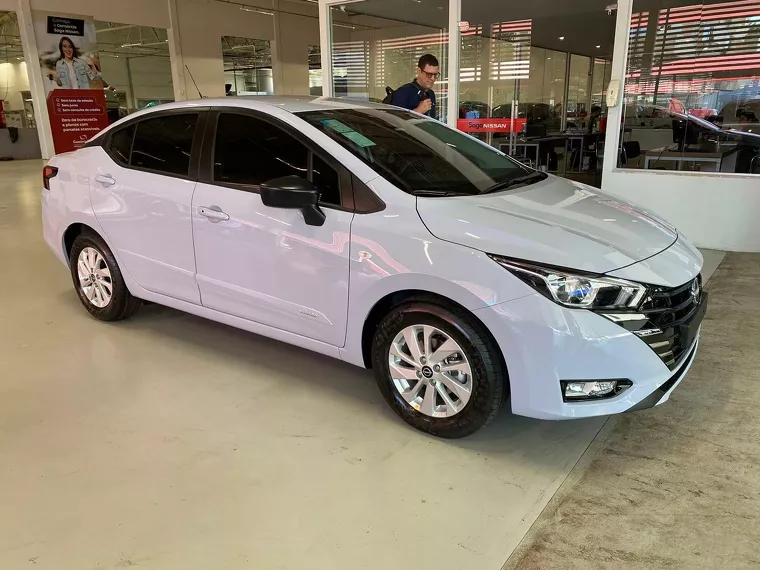 Nissan Versa Preto 9