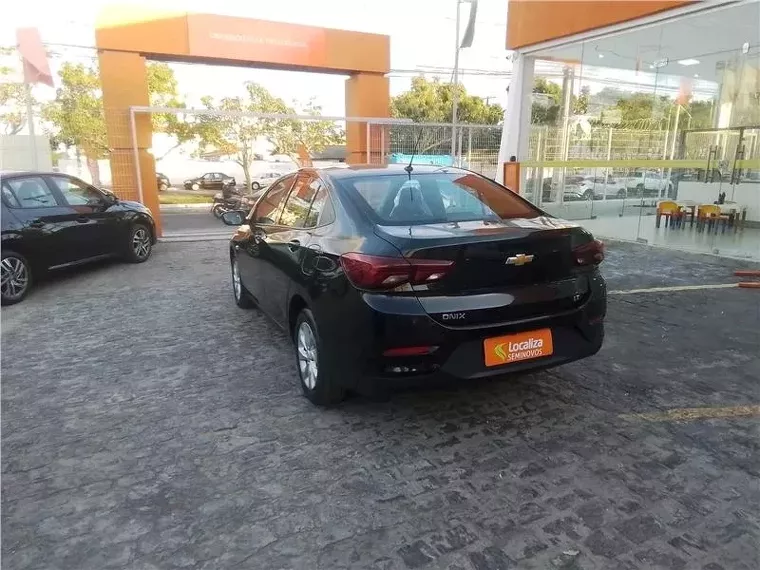 Chevrolet Onix Preto 8