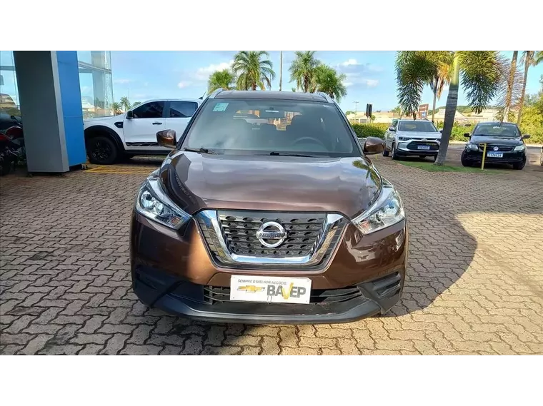 Nissan Kicks Marrom 4