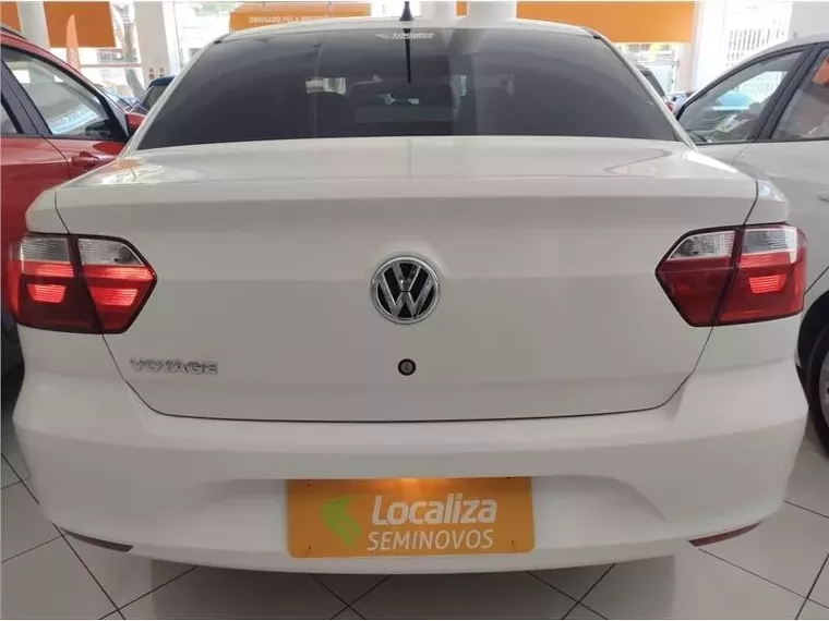 Volkswagen Voyage Branco 9