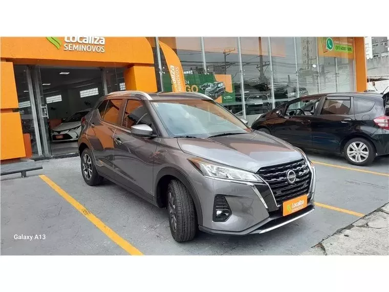 Nissan Kicks Cinza 4