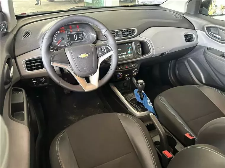 Chevrolet Onix Preto 8