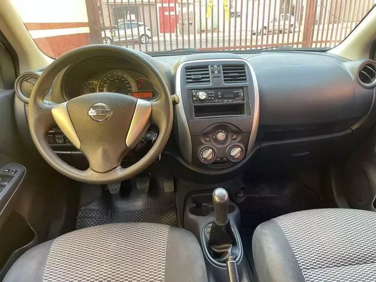 Nissan Versa Branco 8