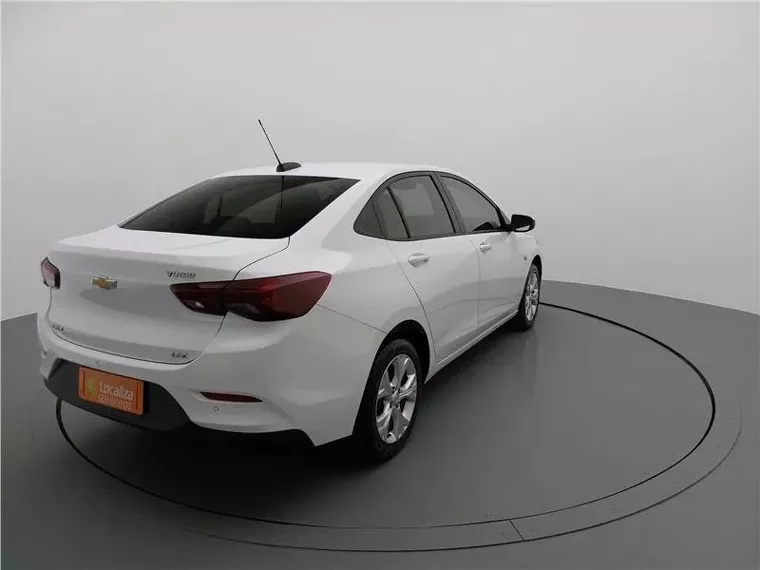 Chevrolet Onix Branco 11