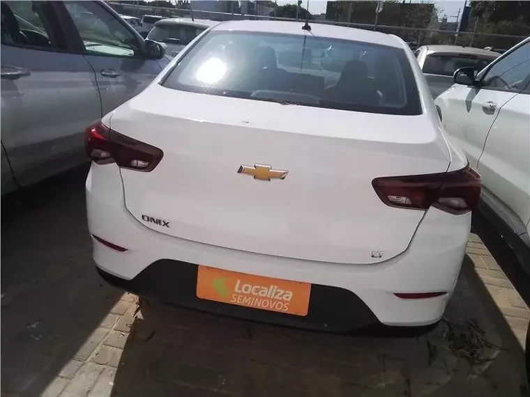 Chevrolet Onix Branco 5