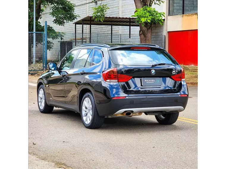 BMW X1 Preto 9