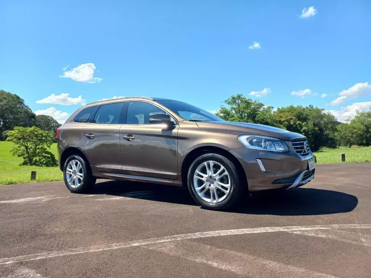 Volvo XC60 Marrom 1