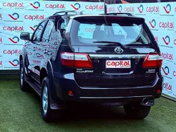 Toyota Hilux SW4