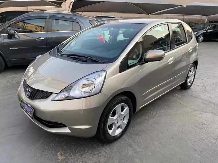 Honda FIT Dourado 16