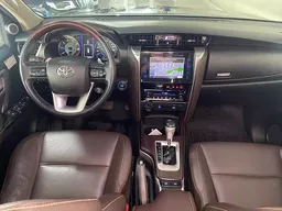 Toyota Hilux SW4