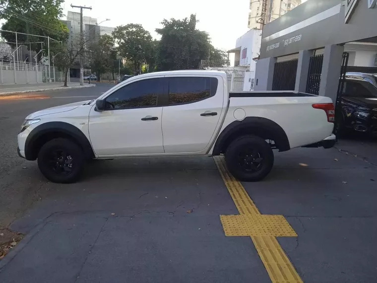 Mitsubishi L200 Outdoor Branco 2