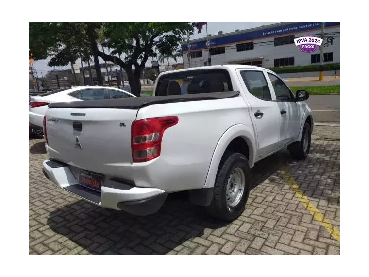 Mitsubishi L200 Branco 2