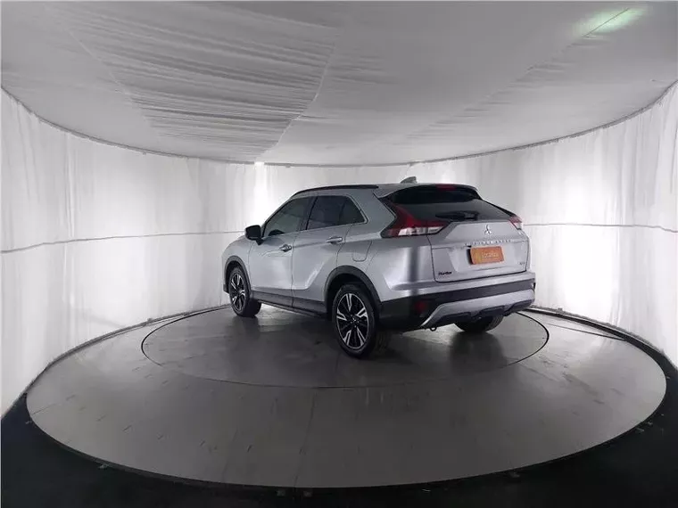 Mitsubishi Eclipse Cross Prata 2