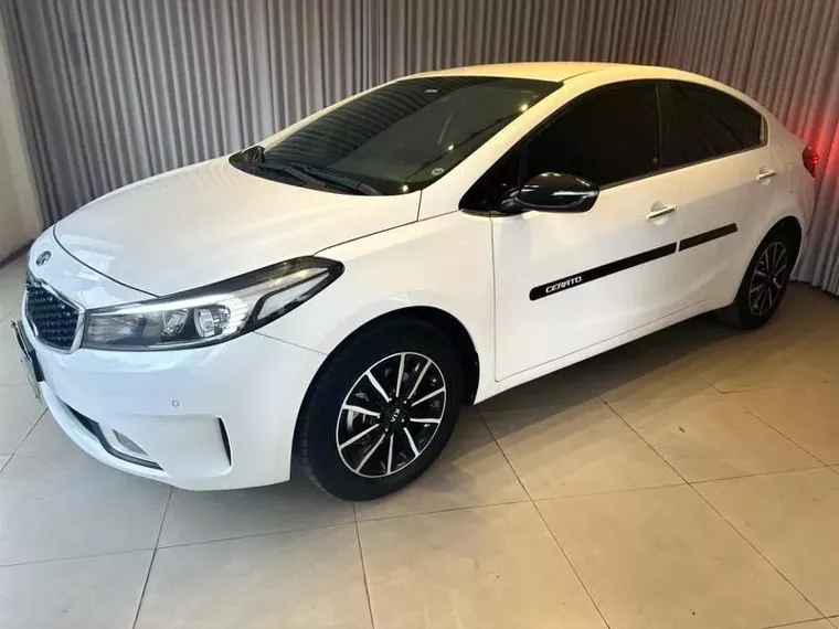 KIA Cerato Branco 16