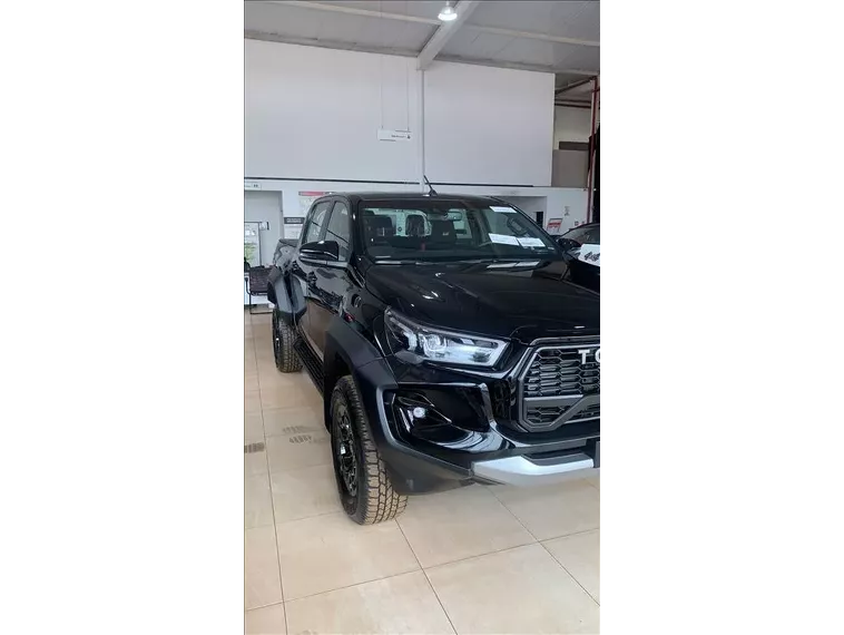 Toyota Hilux Preto 4