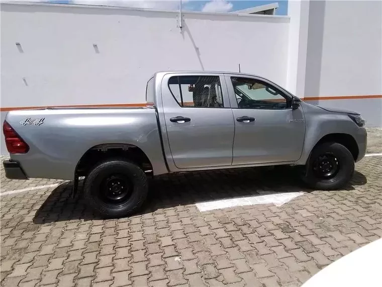 Toyota Hilux Prata 10