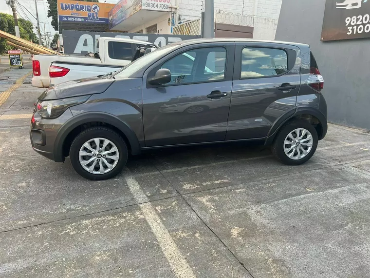 Fiat Mobi Cinza 4