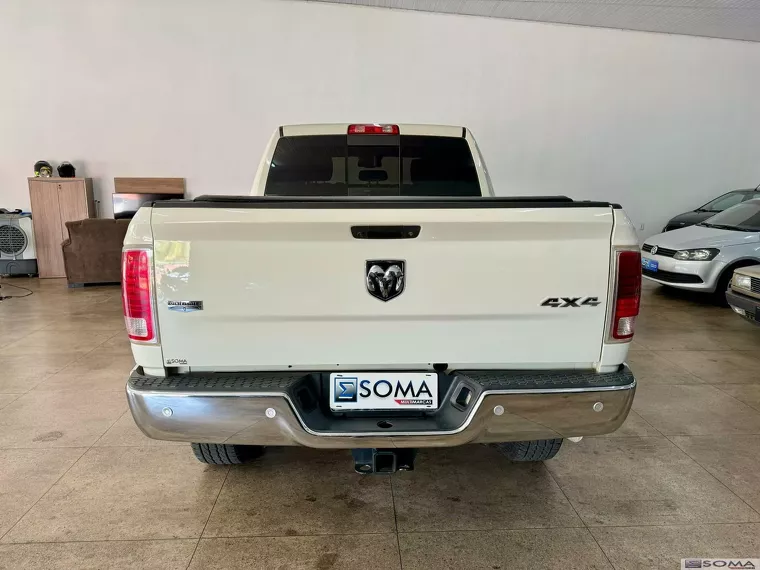 RAM 2500 Branco 10