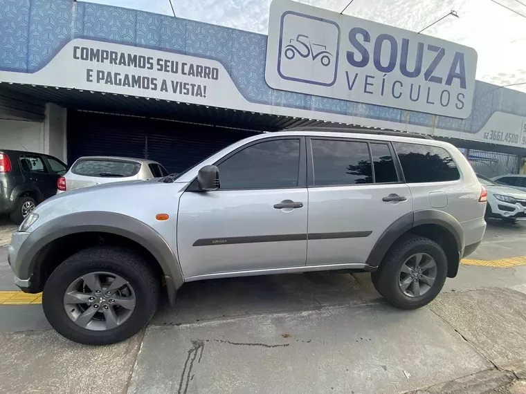 Mitsubishi Pajero Prata 3