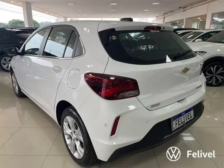 Chevrolet Onix Branco 6