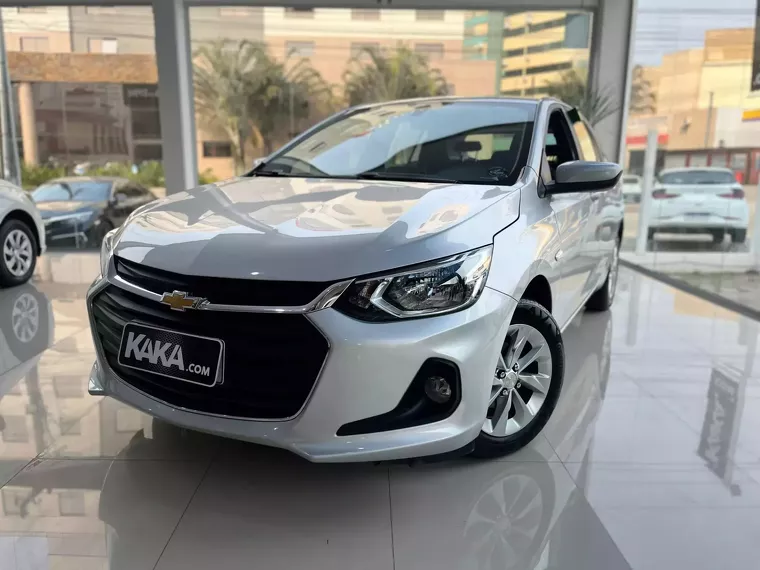 Chevrolet Onix Prata 1