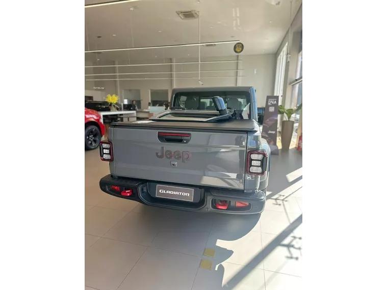 Jeep Gladiator Cinza 7