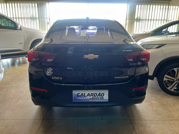 Chevrolet Onix Preto 6