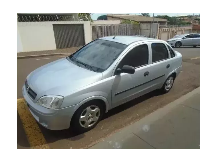 Chevrolet Corsa Prata 2