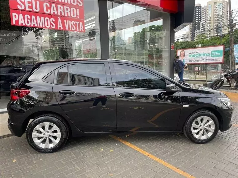 Chevrolet Onix Preto 9