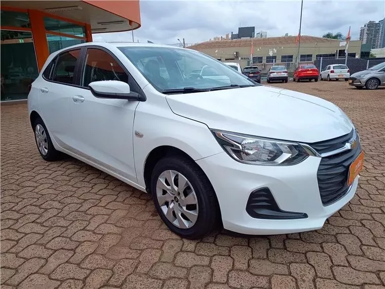 Chevrolet Onix Branco 9