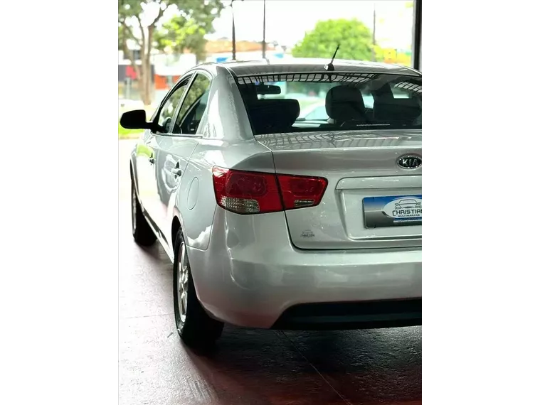 KIA Cerato Prata 8