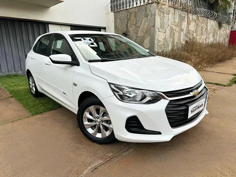 Chevrolet Onix Branco 1