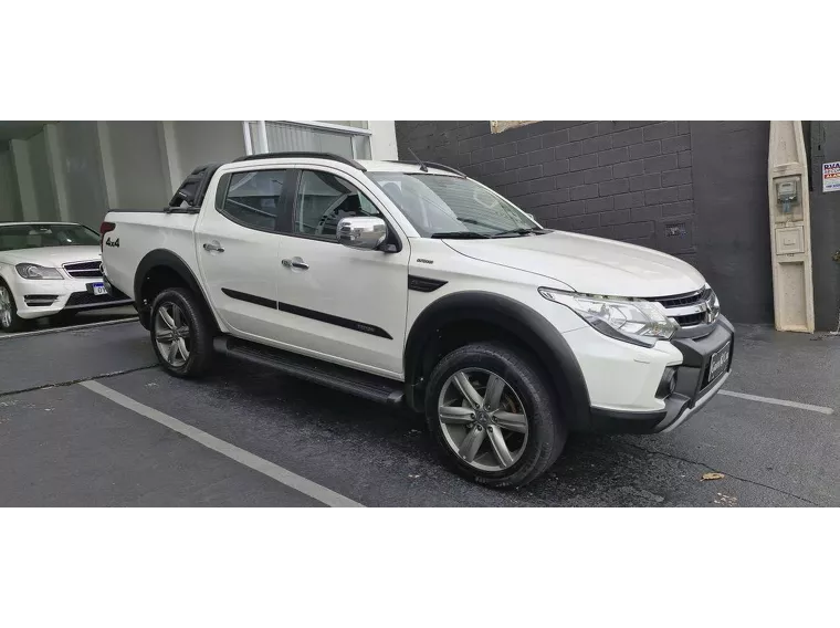 Mitsubishi L200 Triton Branco 1