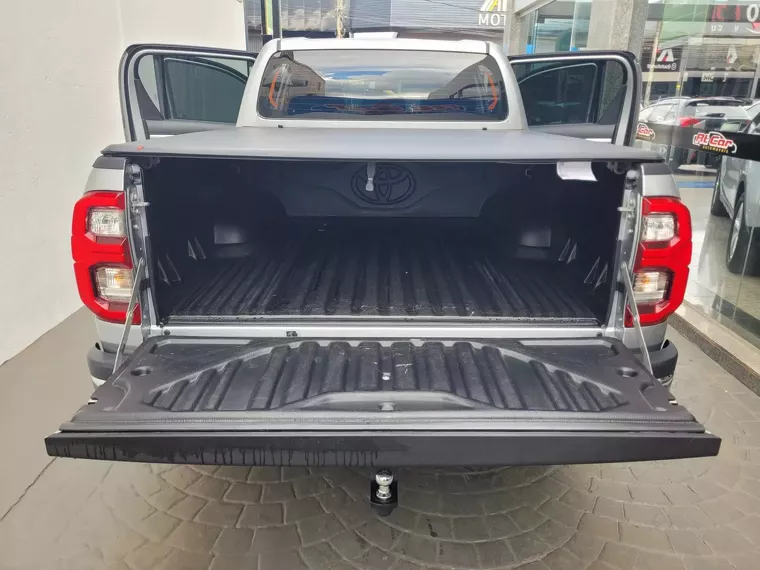 Toyota Hilux Prata 10