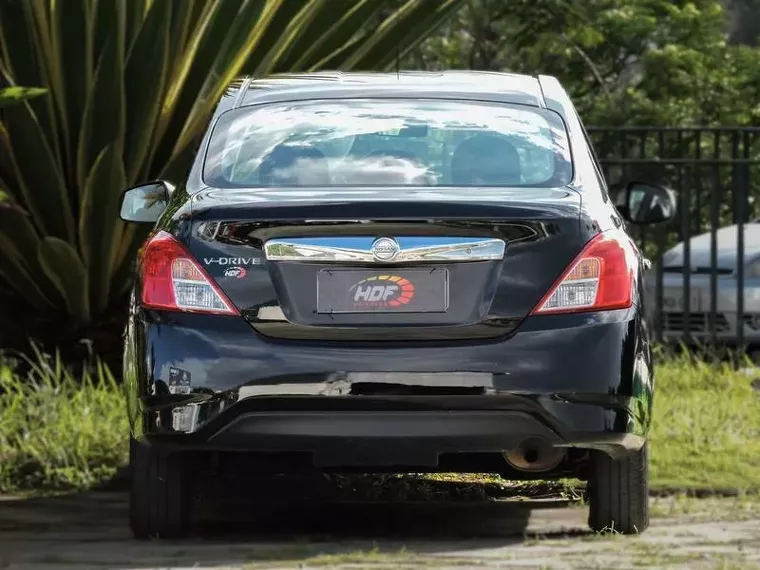 Nissan Versa Preto 3