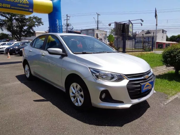 Chevrolet Onix Prata 13