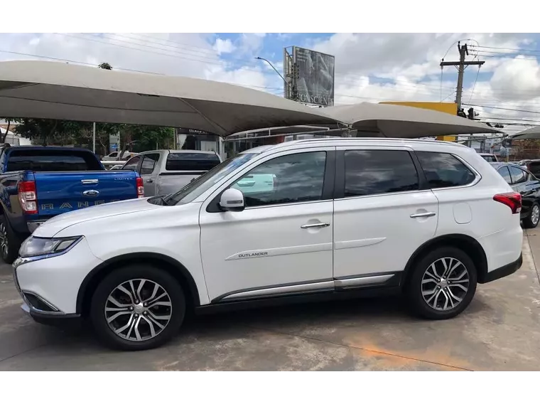 Mitsubishi Outlander Branco 9