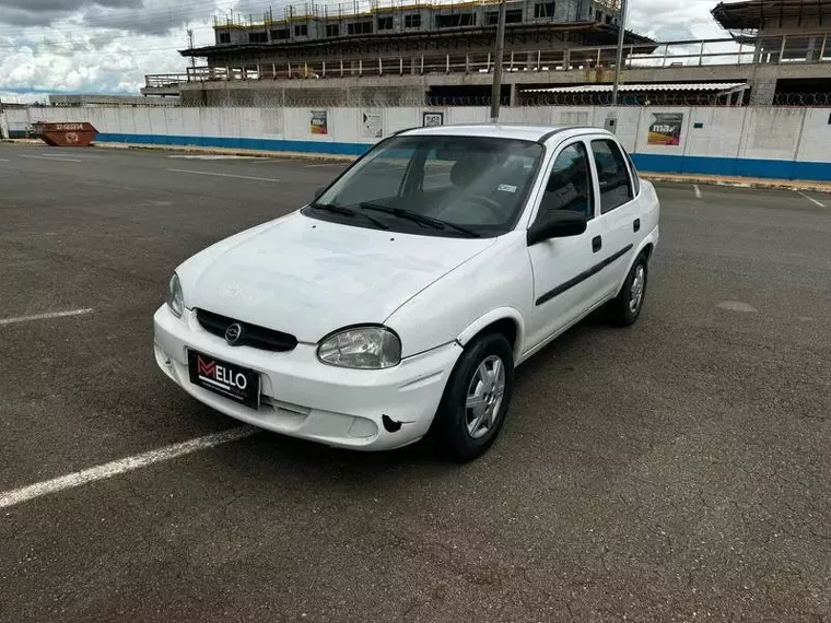 Chevrolet Classic Branco 2