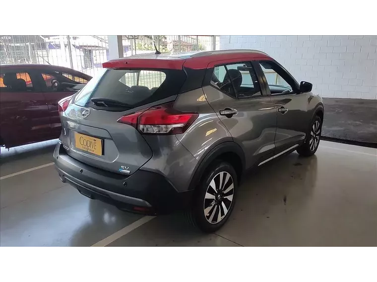 Nissan Kicks Cinza 9