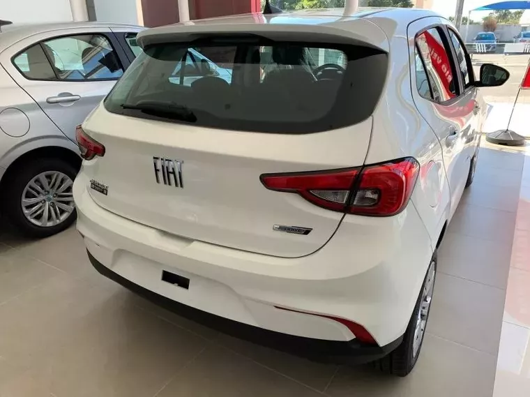 Fiat Argo Branco 18