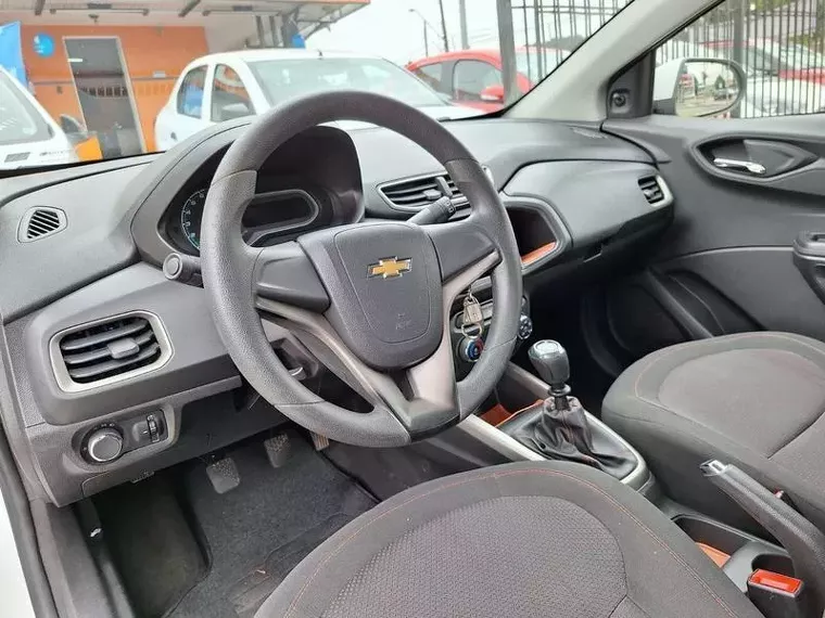 Chevrolet Onix Branco 14