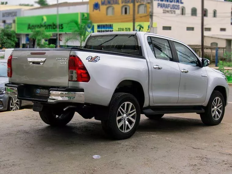 Toyota Hilux Prata 5