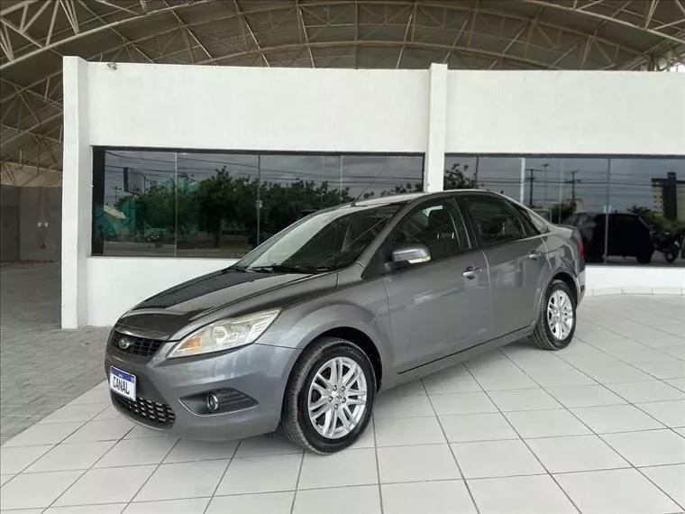 Ford Focus Cinza 9