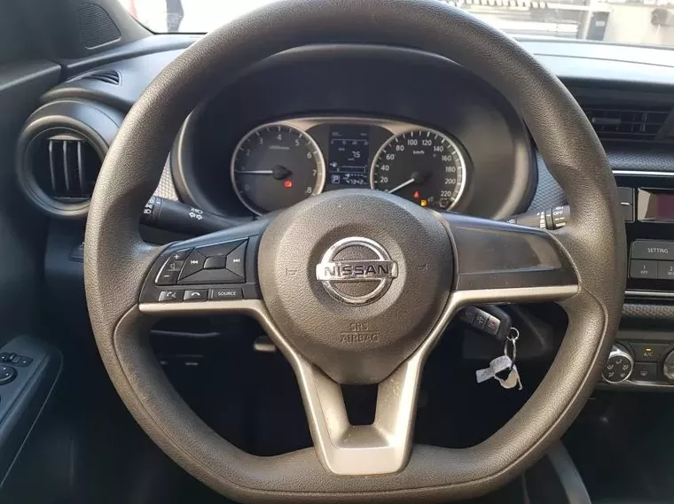 Nissan Kicks Prata 12