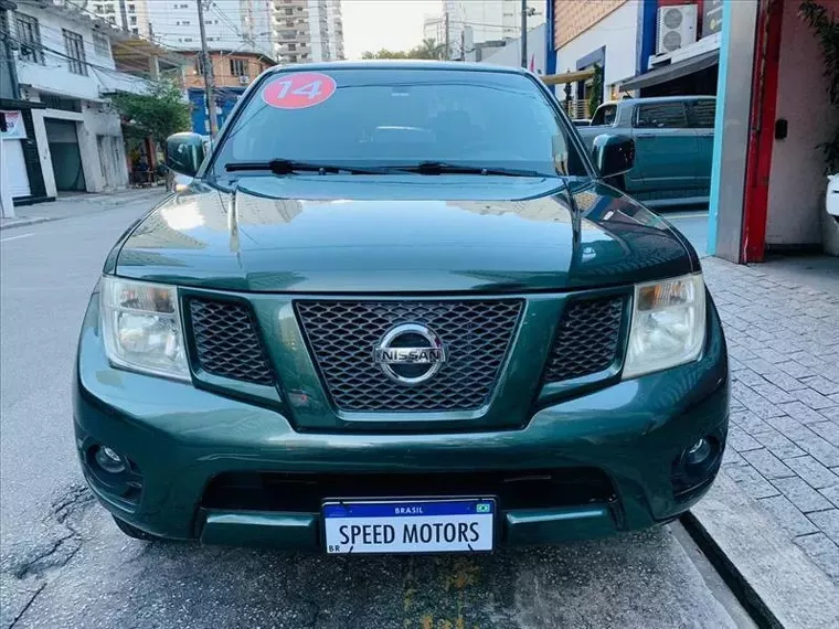 Nissan Frontier Verde 2