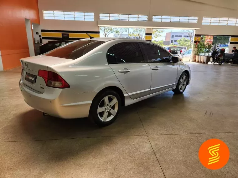 Honda Civic Prata 4