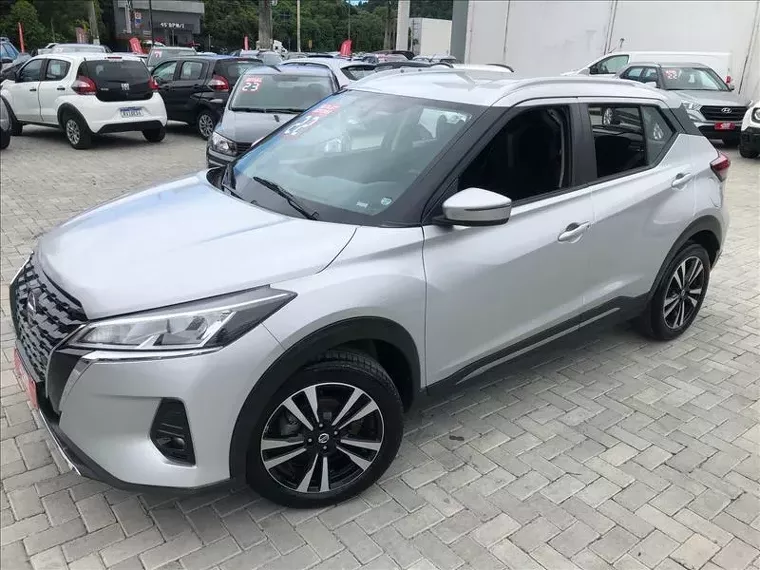 Nissan Kicks Prata 12