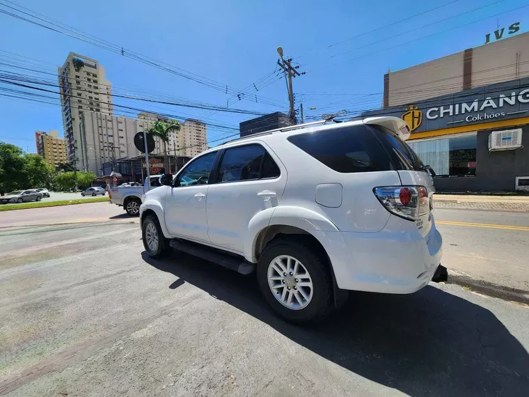 Toyota Hilux SW4 Branco 9