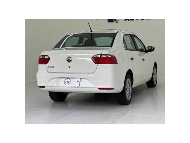 Volkswagen Voyage Branco 9